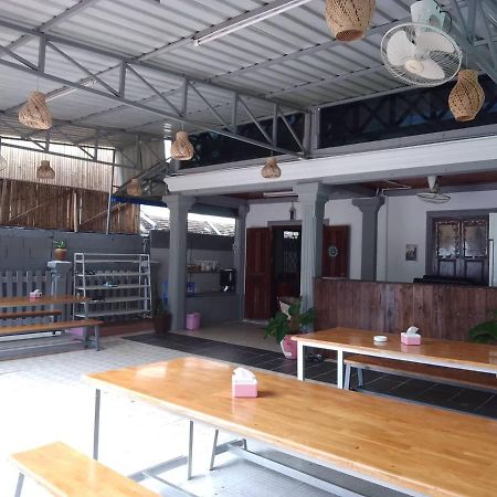 Funny Backpacker Hostel Luang Prabang Bagian luar foto