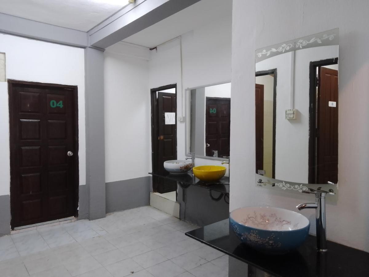 Funny Backpacker Hostel Luang Prabang Bagian luar foto