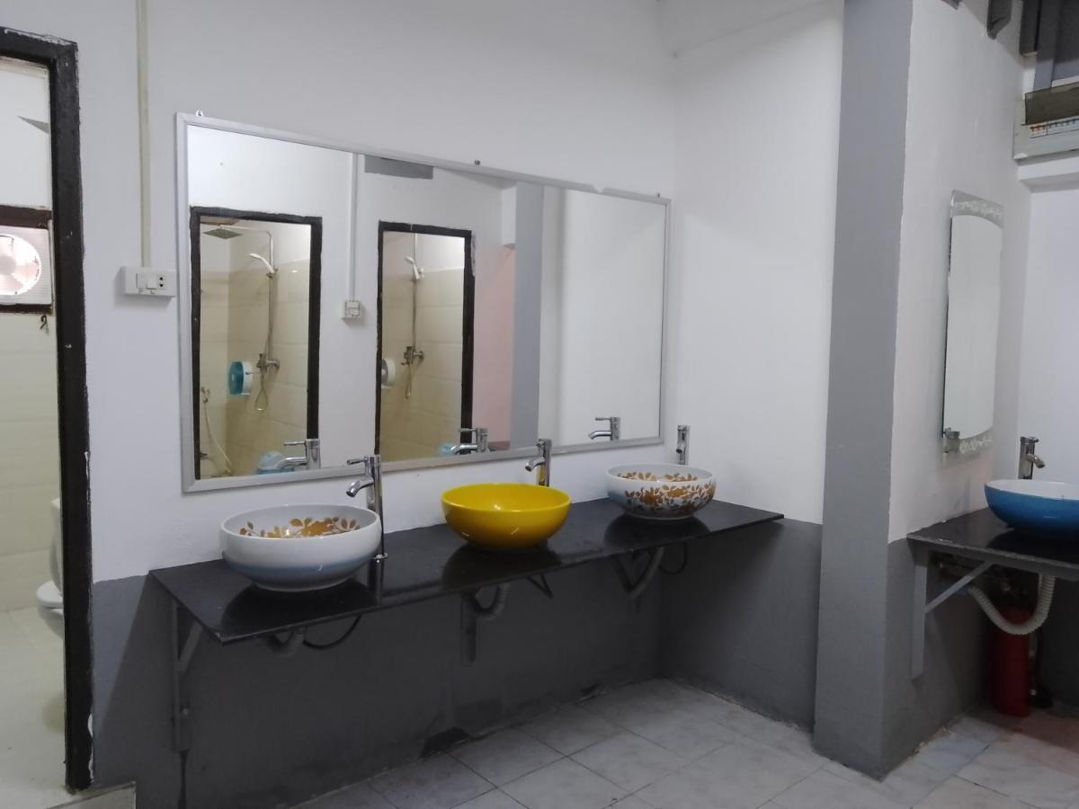 Funny Backpacker Hostel Luang Prabang Bagian luar foto