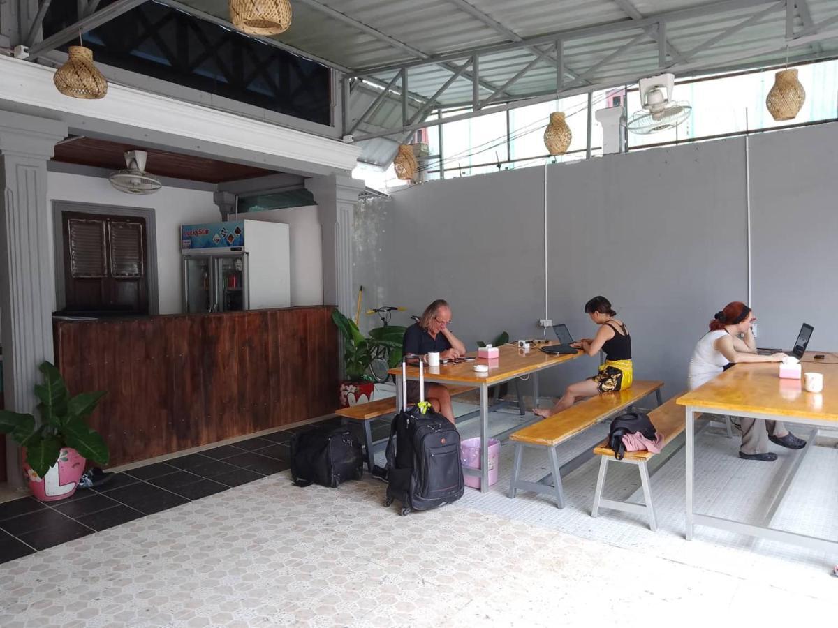 Funny Backpacker Hostel Luang Prabang Bagian luar foto