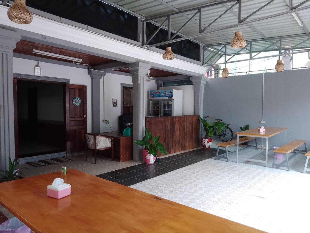 Funny Backpacker Hostel Luang Prabang Bagian luar foto